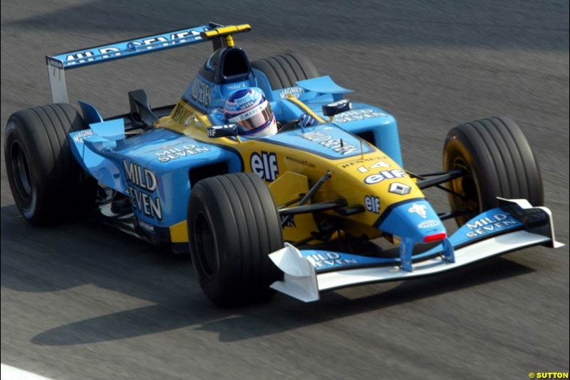 Jarno Trulli, Renault, during Qualifying. Italian Grand Prix, Monza, Italy. September 14th 2002.
