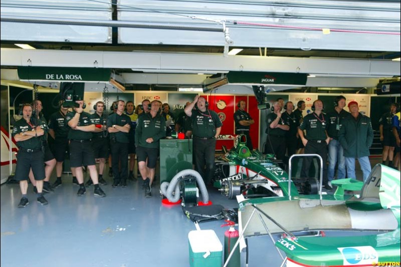 The Jaguar Garage during Saturday Free Practice. Italian Grand Prix, Monza, Italy. September 14th 2002.
