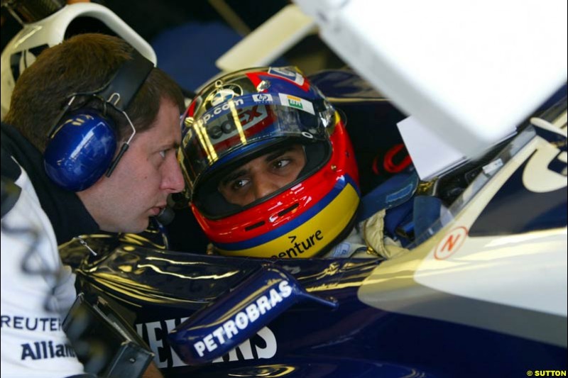 Juan Pablo Montoya chats to a Williams Engineer during Saturday Free Practice. Italian Grand Prix, Monza, Italy. September 14th 2002.
