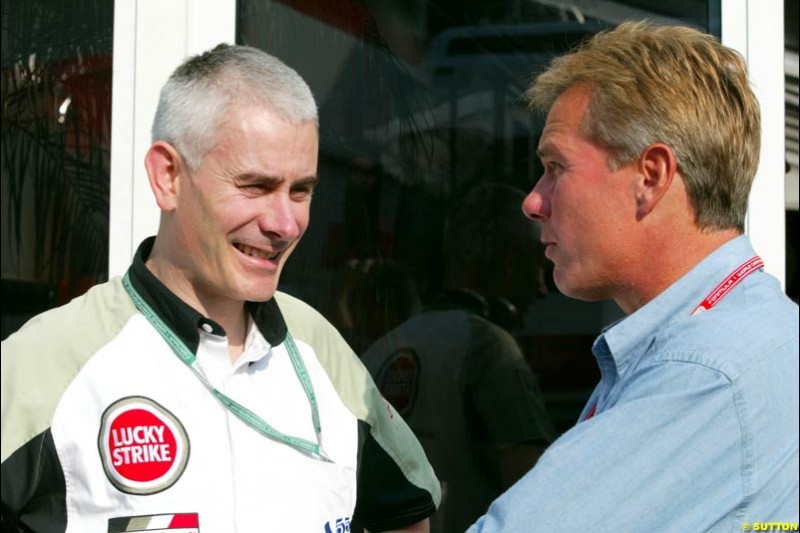 Malcolm Oastler, British American Racing, chats to Craig Pollock, Agent, during Saturday Free Practice. Italian Grand Prix, Monza, Italy. September 14th 2002.
