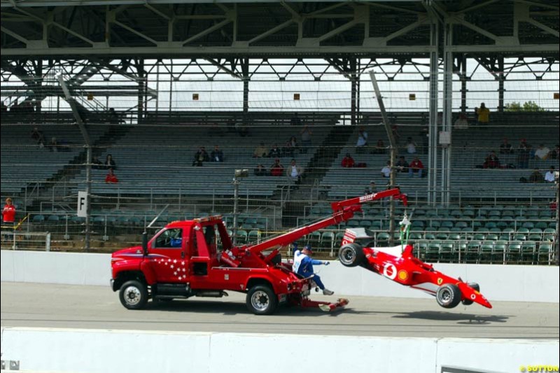 Rubens Barrichello's damaged Ferrari brought back to the pits. Friday Free Practice, United States GP, Indianapolis, September 27th 2002.