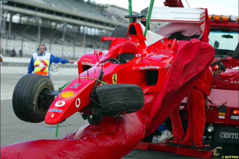 Rubens Barrichello's damaged Ferrari brought back to the pits. Friday Free Practice, United States GP, Indianapolis, September 27th 2002.