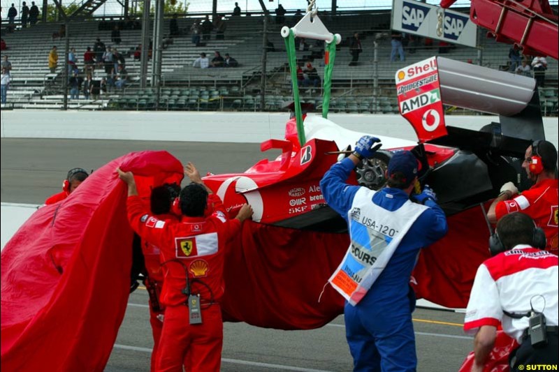 Rubens Barrichello's damaged Ferrari brought back to the pits. Friday Free Practice, United States GP, Indianapolis, September 27th 2002.