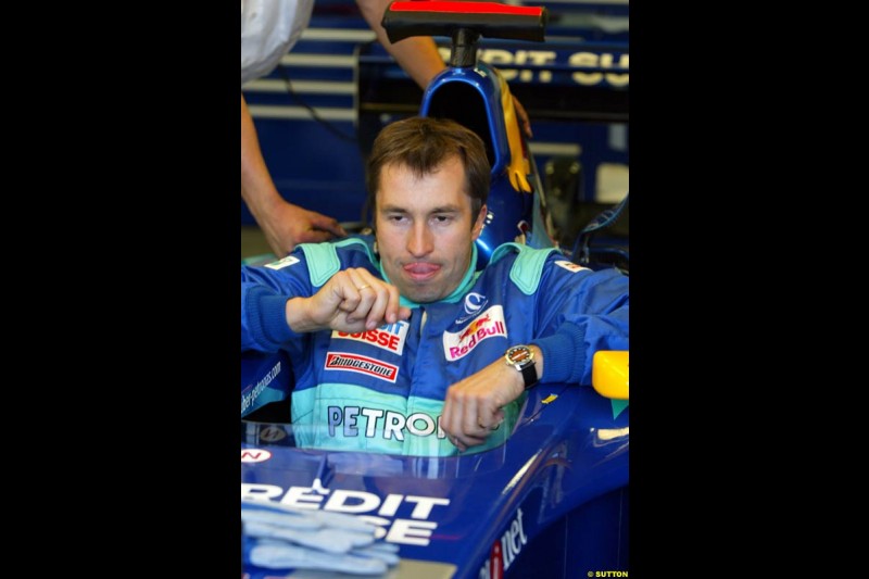 Heinz Harald Frentzen steps into the Sauber C21 at the Indianapolis Motor Speedway, United States GP, Indianapolis, September 26th 2002.