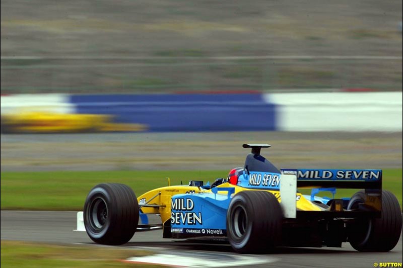 Oliver Gavin, Renault, Silverstone, England. October 2nd 2002
