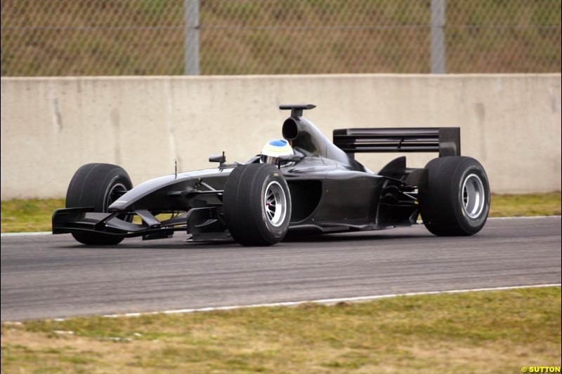 Giancarlo Fisichella, Jordan, tests the new EJ13 at the Circuit de Catalunya. Barcelona, Spain. January 20th 2003.