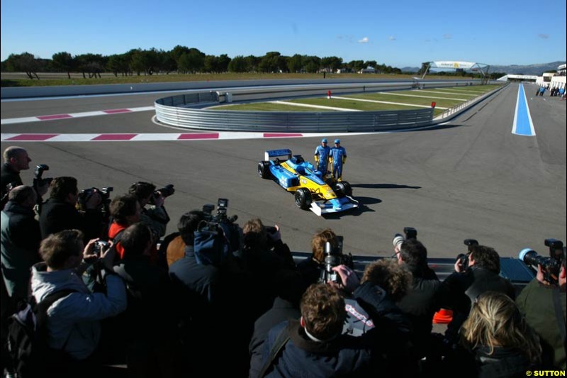 Renault re-launch their new R23 at the Paul Ricard circuit. Le Castellet, France. January 23rd 2003.