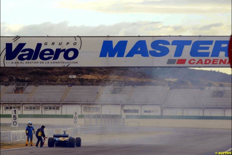 Allan McNish, Renault's test driver, during testing at the Ricardo Tormo circuit. Valencia, Spain. 10 February, 2003.