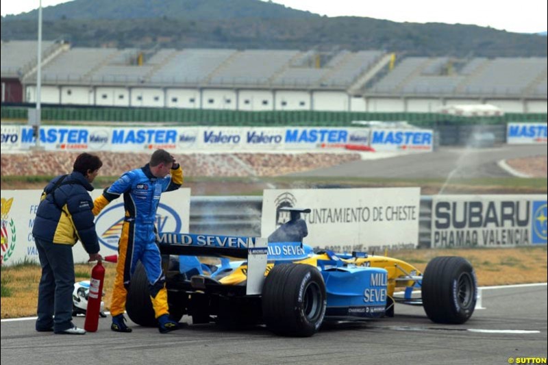 Allan McNish, Renault's test driver, during testing at the Ricardo Tormo circuit. Valencia, Spain. 10 February, 2003.