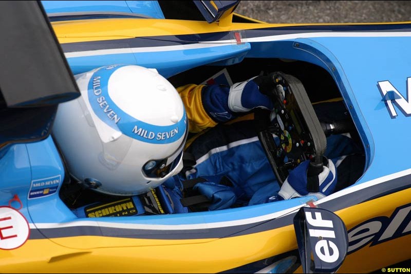 Allan McNish, Renault, during testing at the Circuit de Catalunya. Barcelona, Spain. February 3rd, 2003.