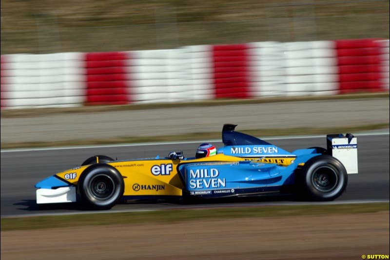 Jarno Trulli, Renault, during testing at the Circuit de Catalunya. Barcelona, Spain. February 3rd, 2003.