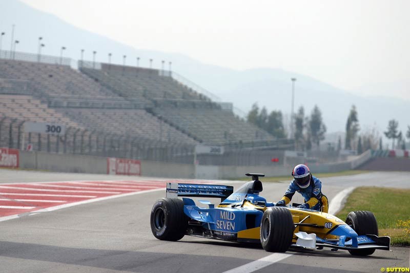 Jarno Trulli, Renault, during testing at the Barcelona circuit in Spain. 17th February, 2003.