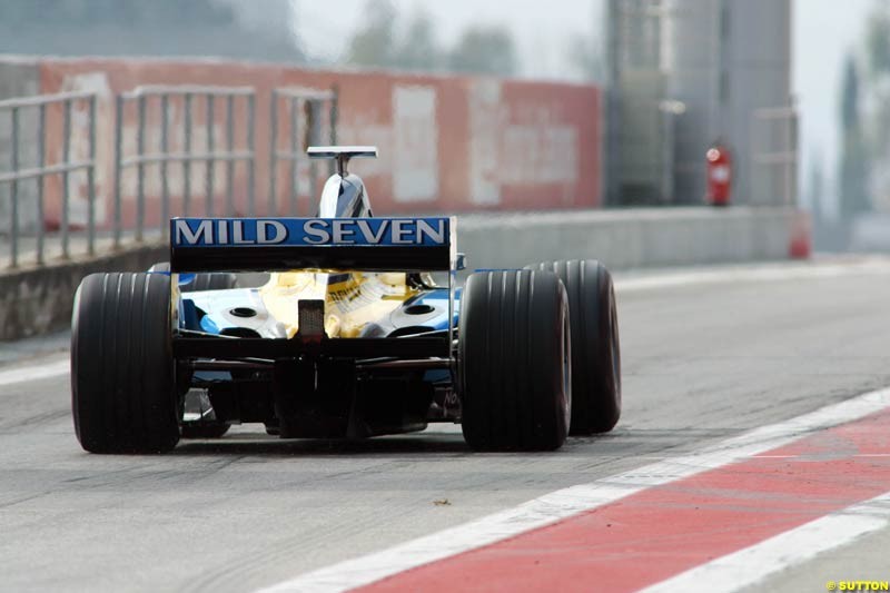 Jarno Trulli, Renault, during testing at the Barcelona circuit in Spain. 17th February, 2003.