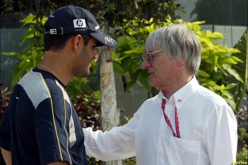 Juan Pablo Montoya, Williams, and Bernie Ecclestone after Friday qualifying for the Malaysian GP. Sepang, March 21st 2003.