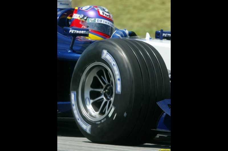 Juan Pablo Montoya, Williams, during Friday qualifying for the Malaysian GP. Sepang International Circuit, March 21st 2003.