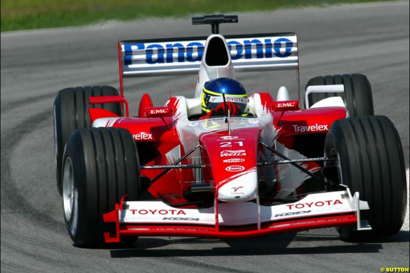 Cristiano da Matta, Toyota. Friday qualifying for the Malaysian GP. Sepang International Circuit, March 21st 2003.