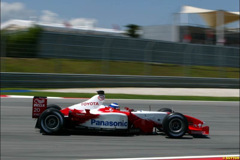 Olivier Panis, Toyota. Friday qualifying for the Malaysian GP. Sepang International Circuit, March 21st 2003.