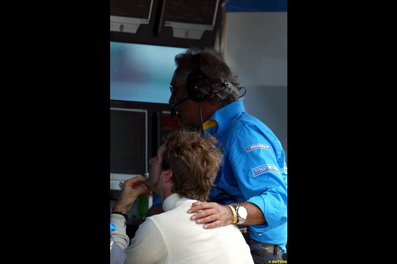 Flavio Briatore and Jarno Trulli, Renault, during Saturday qualifying for the Malaysian GP. Sepang, March 22nd 2003.