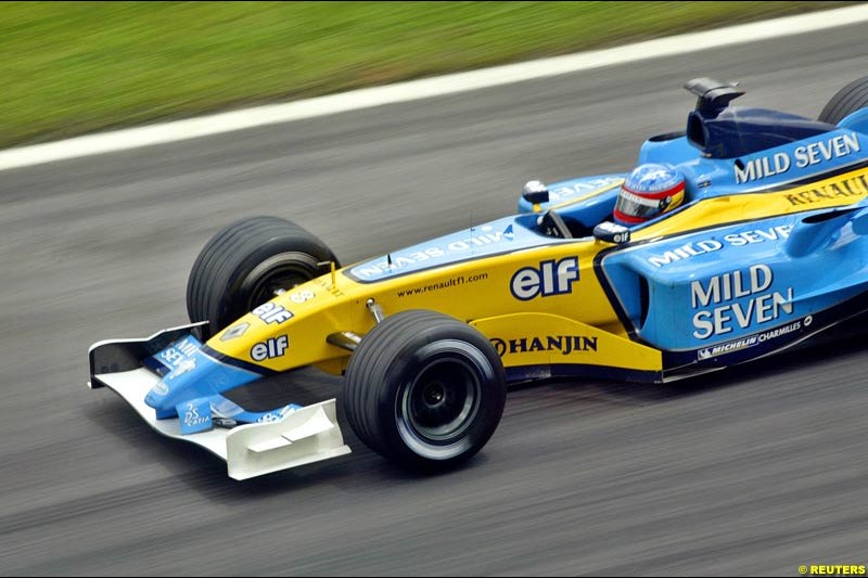 Fernando Alonso, Renault, during Saturday qualifying for the Malaysian GP. Sepang, March 22nd 2003.