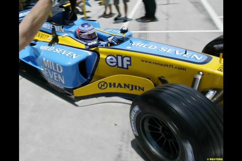 Jarno Trulli, Renault, during Saturday qualifying for the Malaysian GP. Sepang, March 22nd 2003.