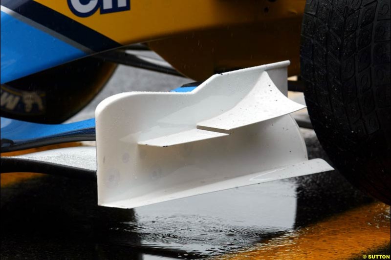 Renault bring a new front wing to Interlagos. Brazilian Grand Prix. Sao Paulo, April 4th 2003.