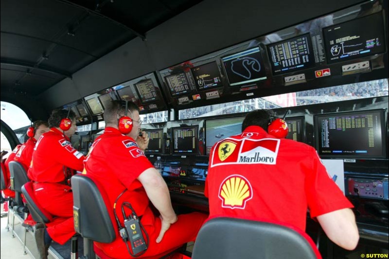 Saturday qualifying for the Brazilian Grand Prix. Interlagos, Sao Paulo, April 5th 2003.