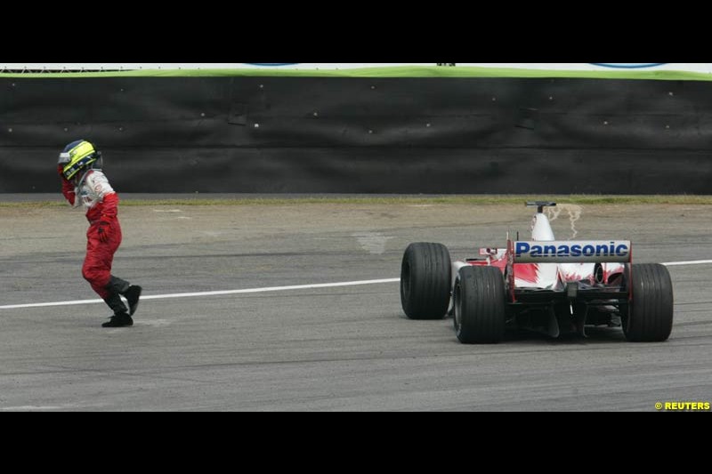 Saturday practice for the Brazilian Grand Prix. Interlagos, Sao Paulo, April 5th 2003.