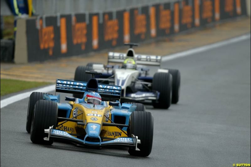 Fernando Alonso, Renault, leads Juan Pablo Montoya, Williams. Brazilian Grand Prix. Interlagos, Sao Paulo, April 6th 2003.