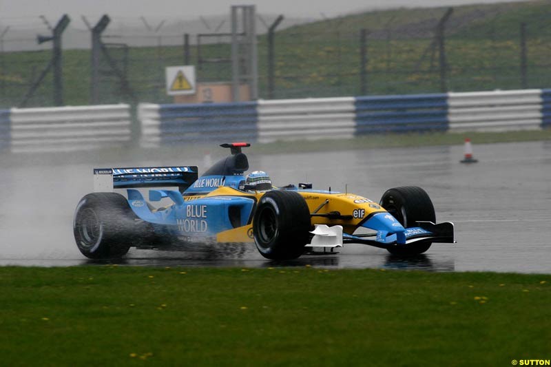 Allan McNish, Renault. Silverstone testing, England. April 24th 2003.