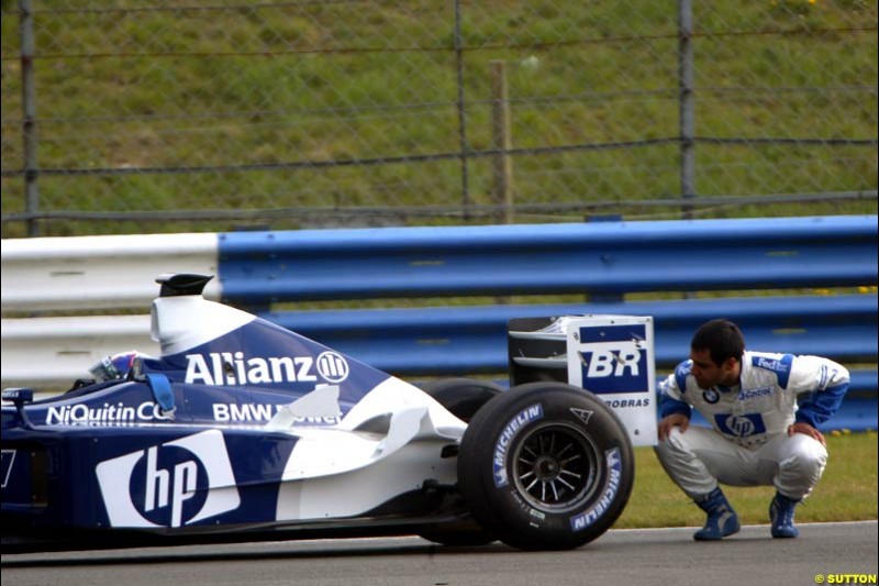 Juan Pablo Montoya, Williams FW25, during testing at the Silverstone circuit. 22 April, 2003.