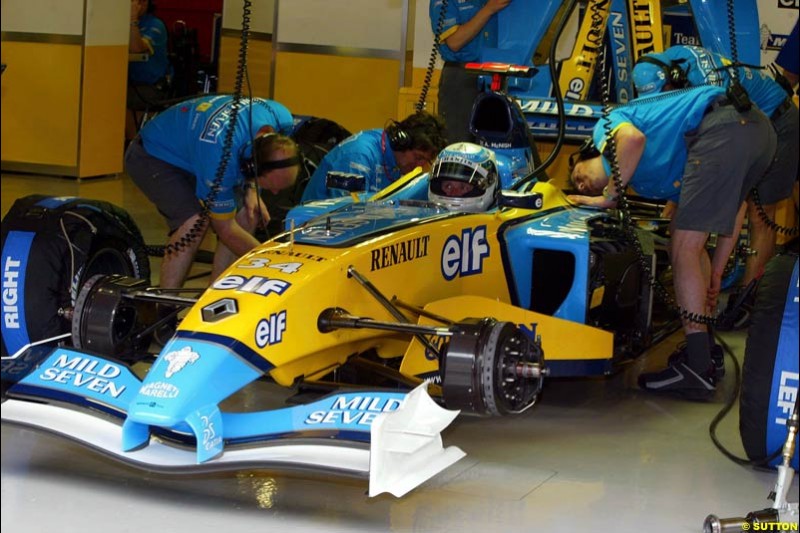 Allan McNish, Renault. Friday morning testing, Circuit de Catalunya. Barcelona, Spain. May 2nd 2003.