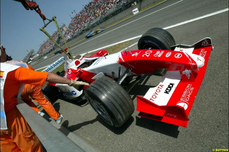 Olivier Panis's Toyota carried away. Spanish Grand Prix. Circuit de Catalunya, Barcelona, Spain. May 4th 2003.
