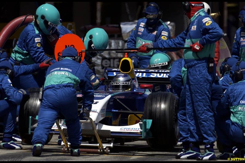 Sauber pitstop. Spanish Grand Prix. Circuit de Catalunya, Barcelona, Spain. May 4th 2003.