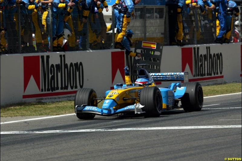 Fernando Alonso, Renault, crosses the line. Spanish Grand Prix. Circuit de Catalunya, Barcelona, Spain. May 4th 2003.