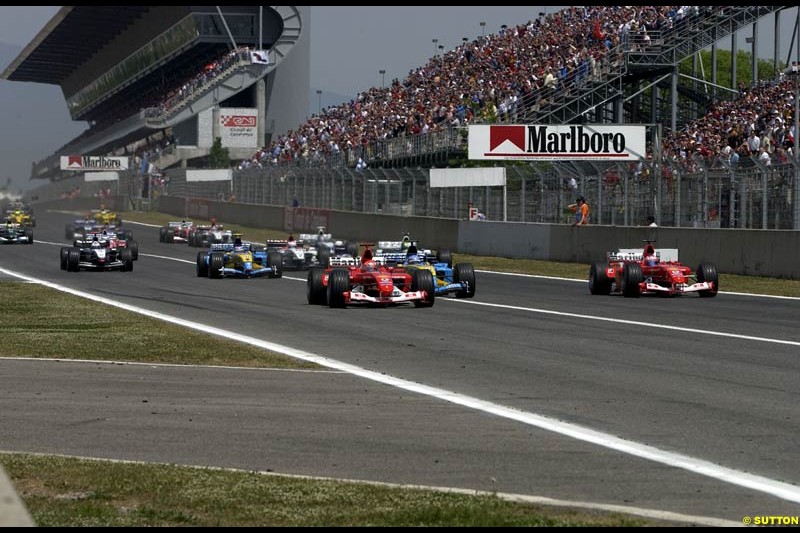 The Start. Spanish Grand Prix. Circuit de Catalunya, Barcelona, Spain. May 4th 2003.