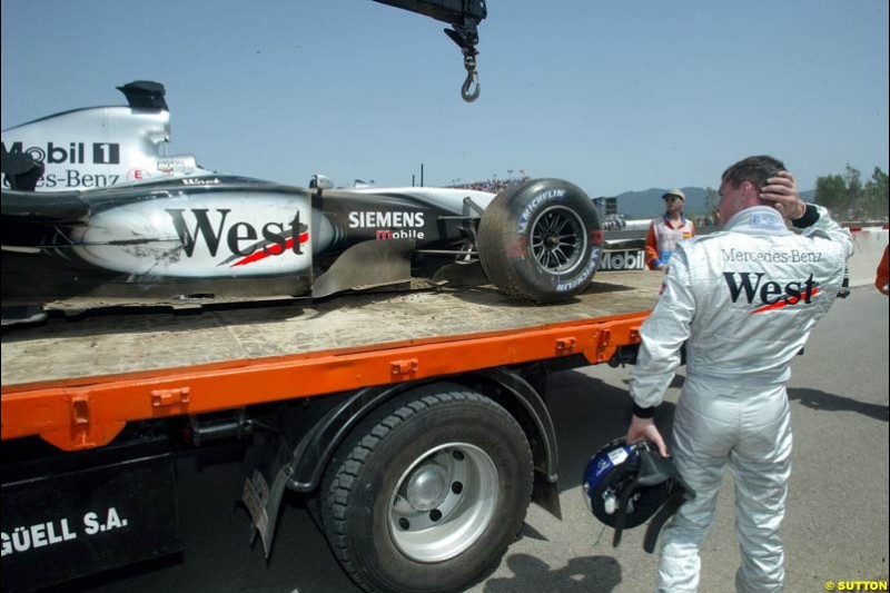 David Coulthard, McLaren, examines his car after spinning out. Spanish Grand Prix. Circuit de Catalunya, Barcelona, Spain. May 4th 2003.