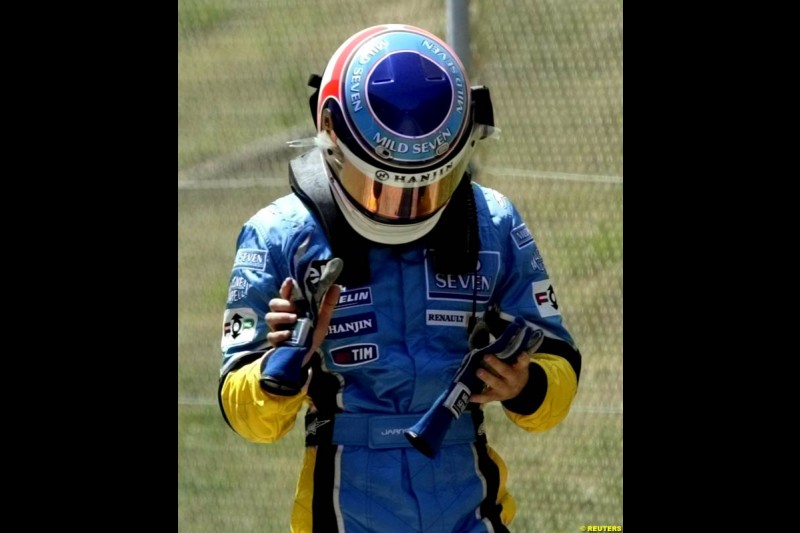 Jarno Trulli, Renault, after his first lap accident. Spanish Grand Prix. Circuit de Catalunya, Barcelona, Spain. May 4th 2003.