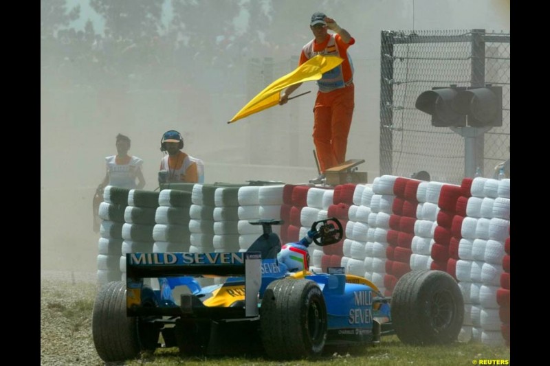 Jarno Trulli, Renault, after his first lap accident. Spanish Grand Prix. Circuit de Catalunya, Barcelona, Spain. May 4th 2003.