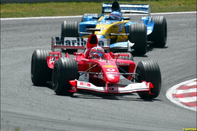 Rubens Barrichello, Ferrari, fends off Fernando Alonso, Renault. Spanish Grand Prix. Circuit de Catalunya, Barcelona, Spain. May 4th 2003.