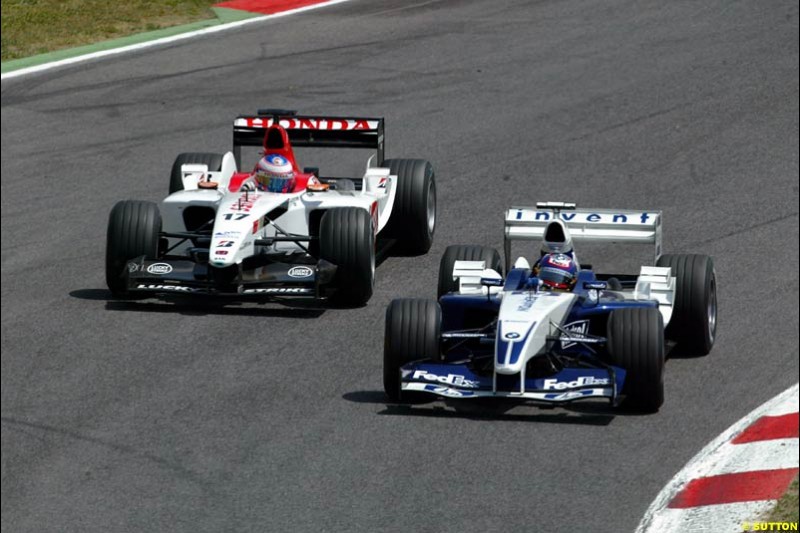 Juan Pablo Montoya, Williams, passes Jenson Button, BAR. Spanish Grand Prix. Circuit de Catalunya, Barcelona, Spain. May 4th 2003.