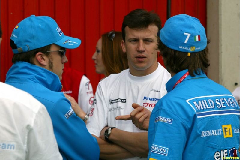 Fernando Alonso, Renault, Olivier Panis, Toyota and Jarno Trulli, Renault. Sunday's Drivers' Parade at the Spanish Grand Prix. Circuit de Catalunya, Barcelona, Spain. May 4th 2003.