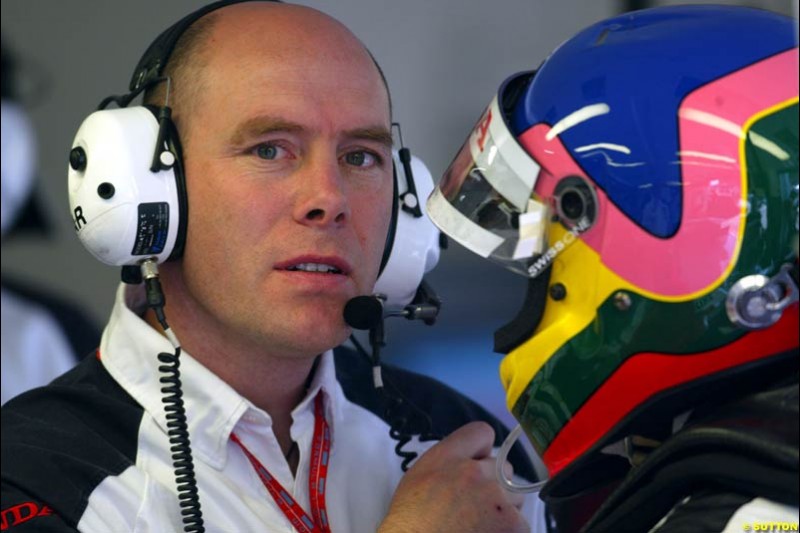 Jock Clear, BAR Senior Race Engineer with driver Jacques Villeneuve, during qualifying for the Austrian Grand Prix. A1-Ring, Spielberg, Austria. May 17th 2003.