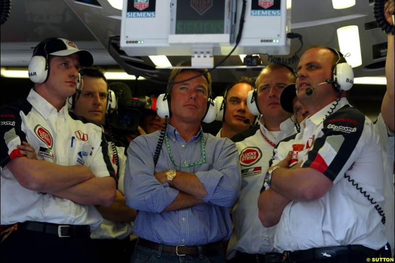 The BAR team watch the monitors during qualifying for the Austrian Grand Prix. A1-Ring, Spielberg, Austria. May 17th 2003.