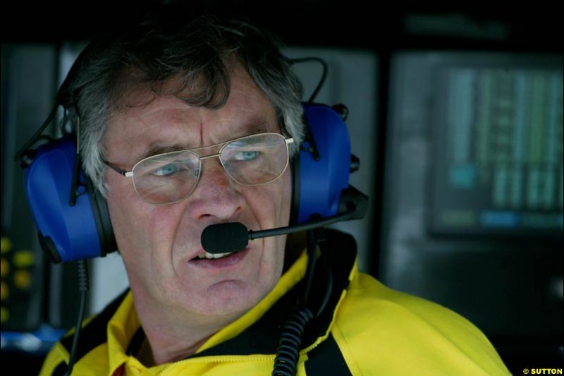 Gary Anderson, Jordan Director of race and test engineering, during qualifying for the Austrian Grand Prix. A1-Ring, Spielberg, Austria. May 17th 2003.