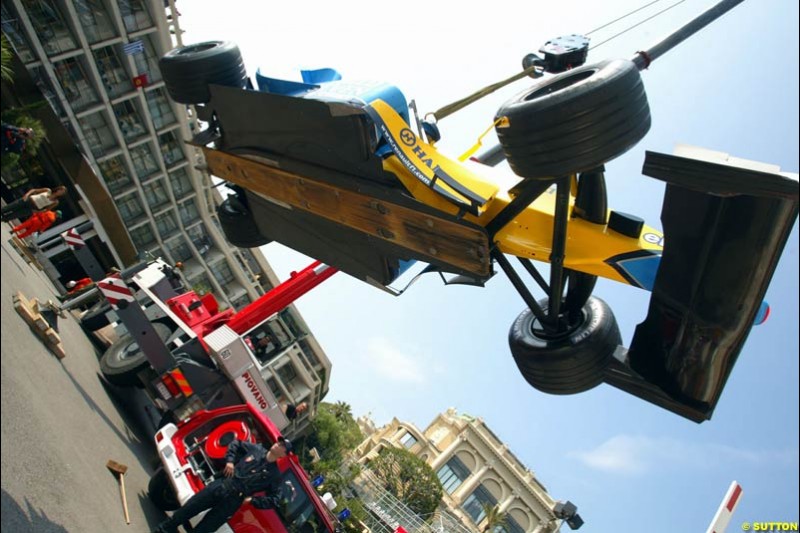 Jarno Trulli's car towed away. Thursday, Monaco Grand Prix. Monte Carlo, May 29th 2003.