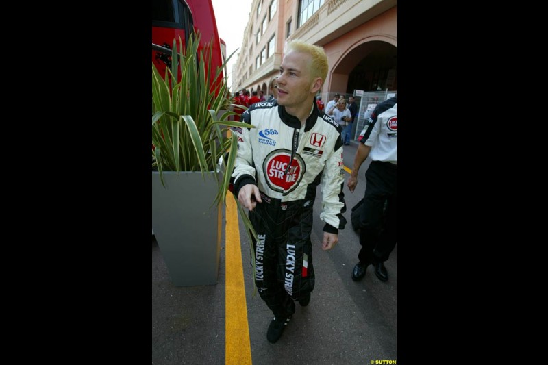 Jacques Villeneuve is blonde again. Thursday, Monaco Grand Prix. Monte Carlo, May 29th 2003.
