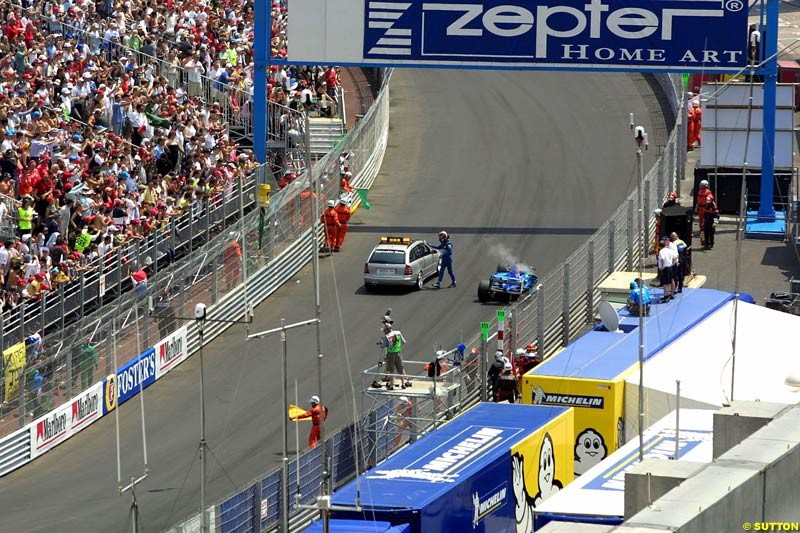 Heinz Harald Frentzen, Sauber, hits the barrier on lap 1. Monaco Grand Prix, Sunday, June 1st 2003.
