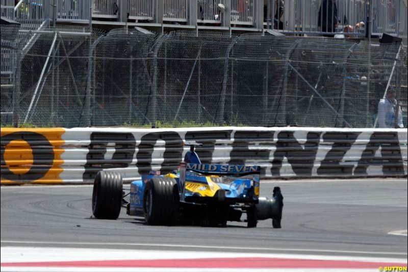 Jarno Trulli, Renault, suffers a tyre failure. Canadian Grand Prix, Montreal, Sunday, June 15th 2003.