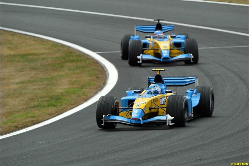 The two Renaults. French Grand Prix at Magny Cours. Circuit de Nevers, France. Sunday, July 6th 2003.