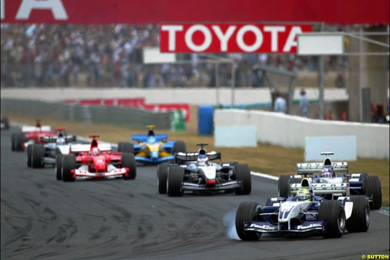 Ralf Schumacher, Williams, locks up on lap one. French Grand Prix at Magny Cours. Circuit de Nevers, France. Sunday, July 6th 2003.